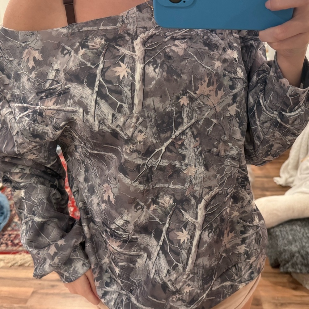 Camouflage Off-Shoulder Sweatshirt